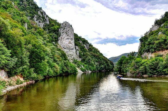 amazing-places-romania-15__880