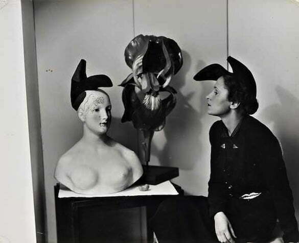 schiaparelli-shoe-hat_insert