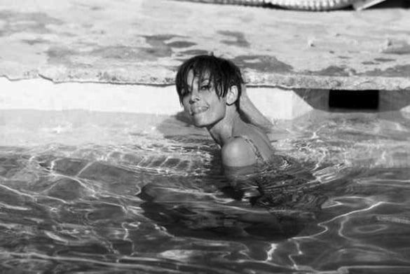 Audrey-Hepburn-by-Terry-ONeill-1-e1399212324685