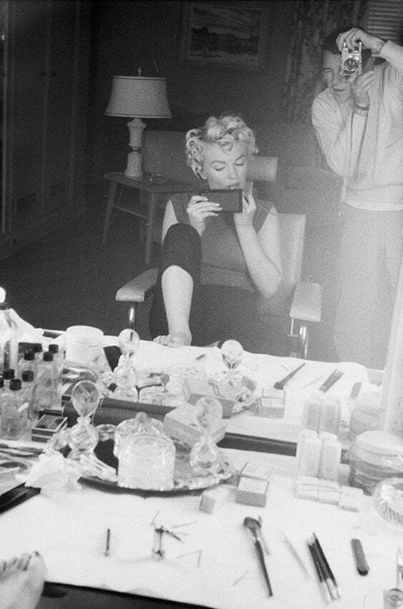Marilyn doing her make-up, Los Angeles, 1954. Photo by Milton Greene.