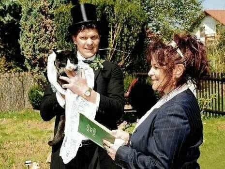 man-marries-cat