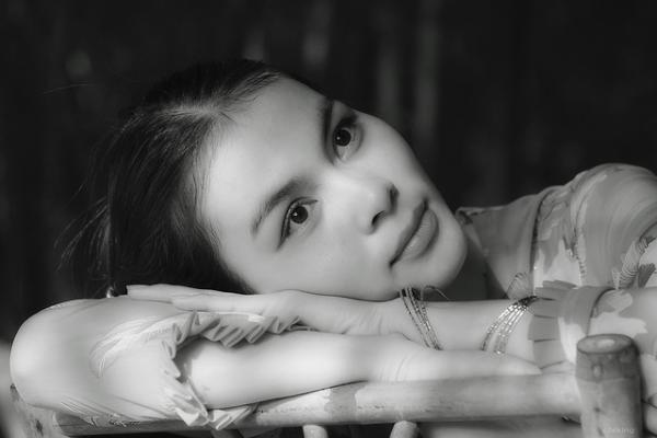 beautiful-lady-woman-awesome-thinking
