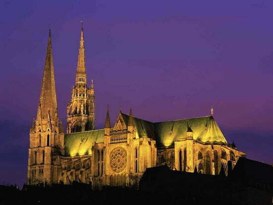 chartres-cathedral-at-night