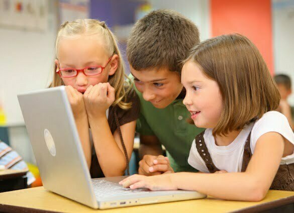 Children-with-laptop