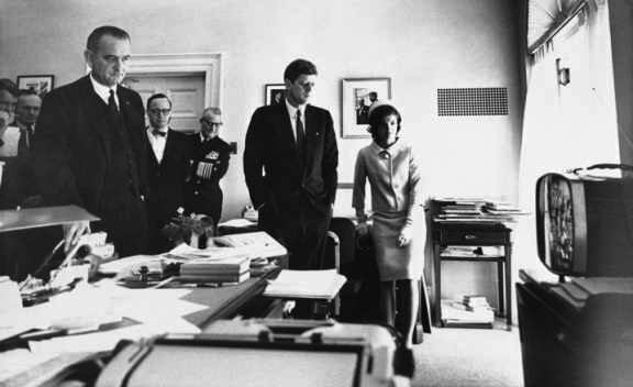 1a-left-to-right-attorney-general-bobby-kennedy-national-security-adviser-mcgeorge-bundy-vice-president-lbj-advisor-arthur-schlesinger-president-and-mrs-kennedy-watch-1961-space-l