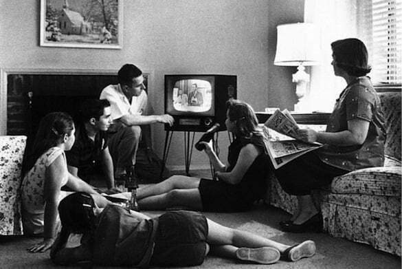 Retro-family-watching-TV