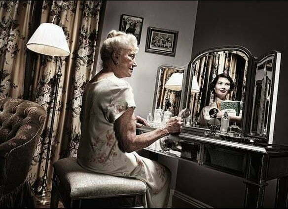 old-woman-in-the-mirror