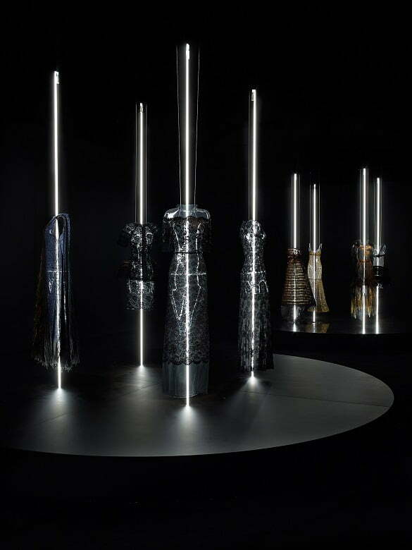 12_MADEMOISELLE_PRIVE_EXHIBITION_SAATCHI_GALLERY_LONDON_PICTURES_BY_OLIVIER_SAILLANT_LD