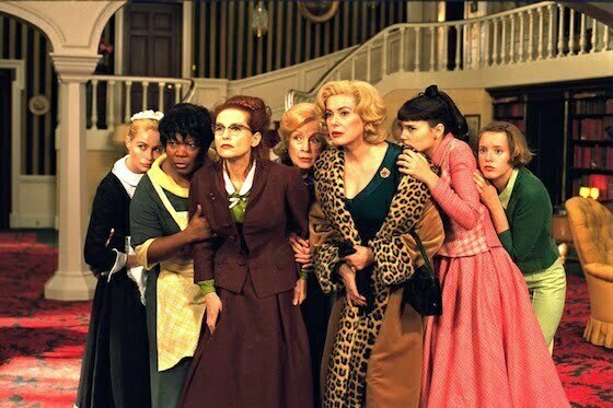 8 femmes