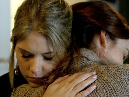 Girls_hug