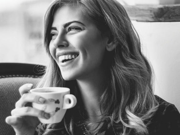 femeie cafea