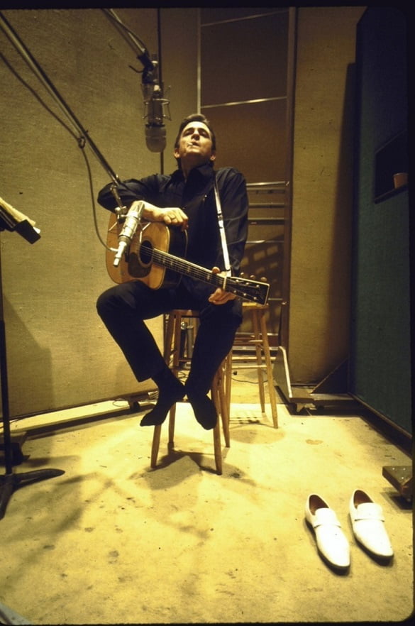 Johnny Cash durante una grabación en estudio.