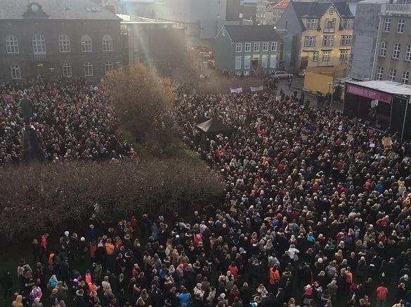 women-iceland-protest-twitter