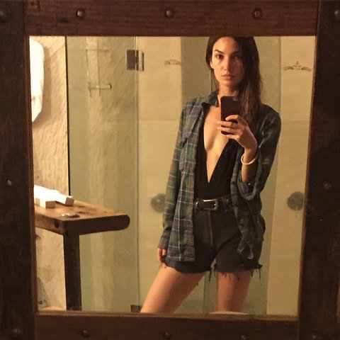 femeie-selfie-baie