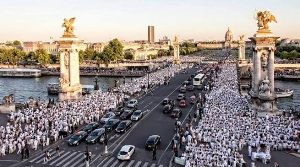 Diner-en-Blanc-Paris-2014-Invalides-Pont-Alexander-III