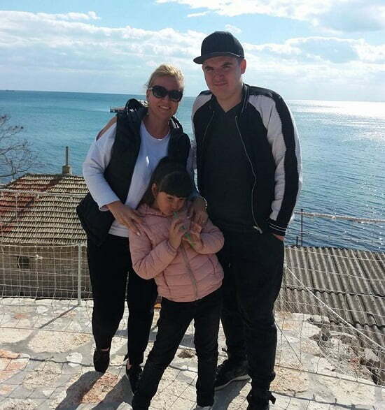 Georgiana Ivan Eu..41,Lucas fiul meu 14 si fiica mea Mara 6.