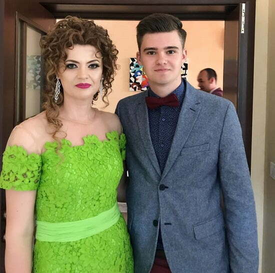 Iacob Vivi Eu 41 ani si baiatul cel mare, 16 ani