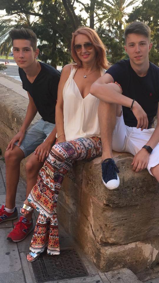 Simona Blaga, 49 cu 20 și 17