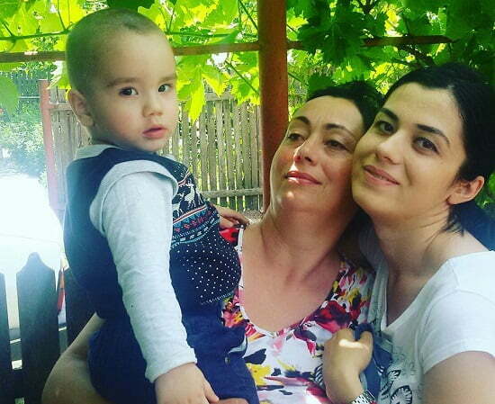 mama 43 de ani, eu 24, iar Alexandru 2 ani şi 7 luni valentina moldoveanu