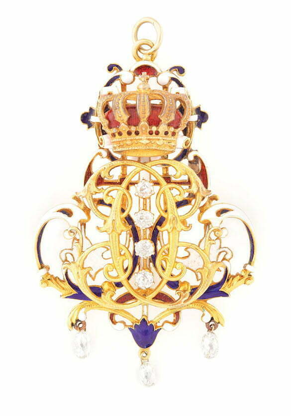 Pandantiv din aur Joseph Resch, ornat cu cifrul lui Carol I, diamante ri email, piesa de colectie.