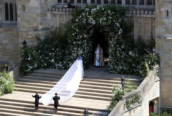 hbz-meghan-markle-wedding-dress-gettyimages-960050530-1526729002