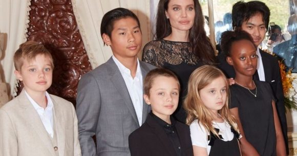 Angelina-Jolie-and-kids