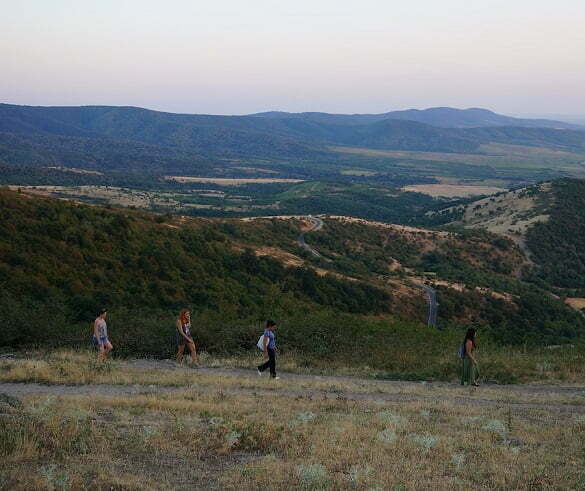 AWA cautam povesti in colturi de Romanie