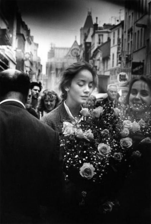 fata cu flori Doisneau