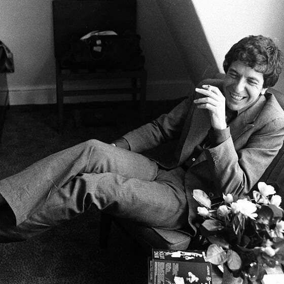 Leonard Cohen Relaxes