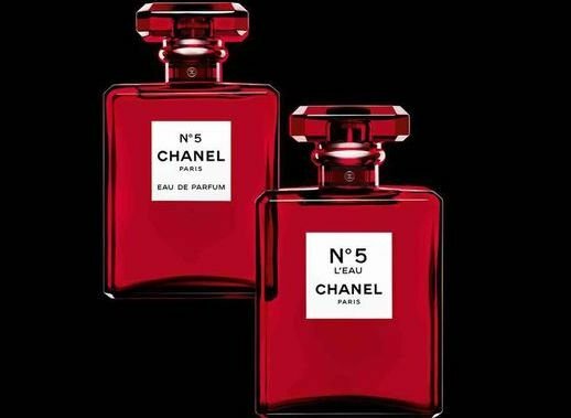 chanel-no-5-red-bottle-christmas-1539603321 copy